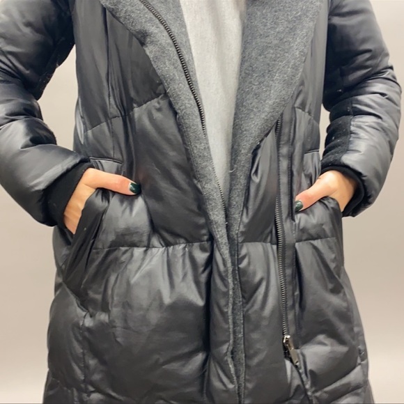 Hooded winter coat - Picture 3 of 6